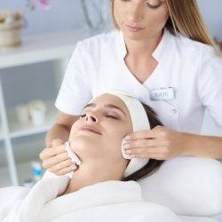 How Geneo Facial Enhances Skin Hydration and Boosts Radiance